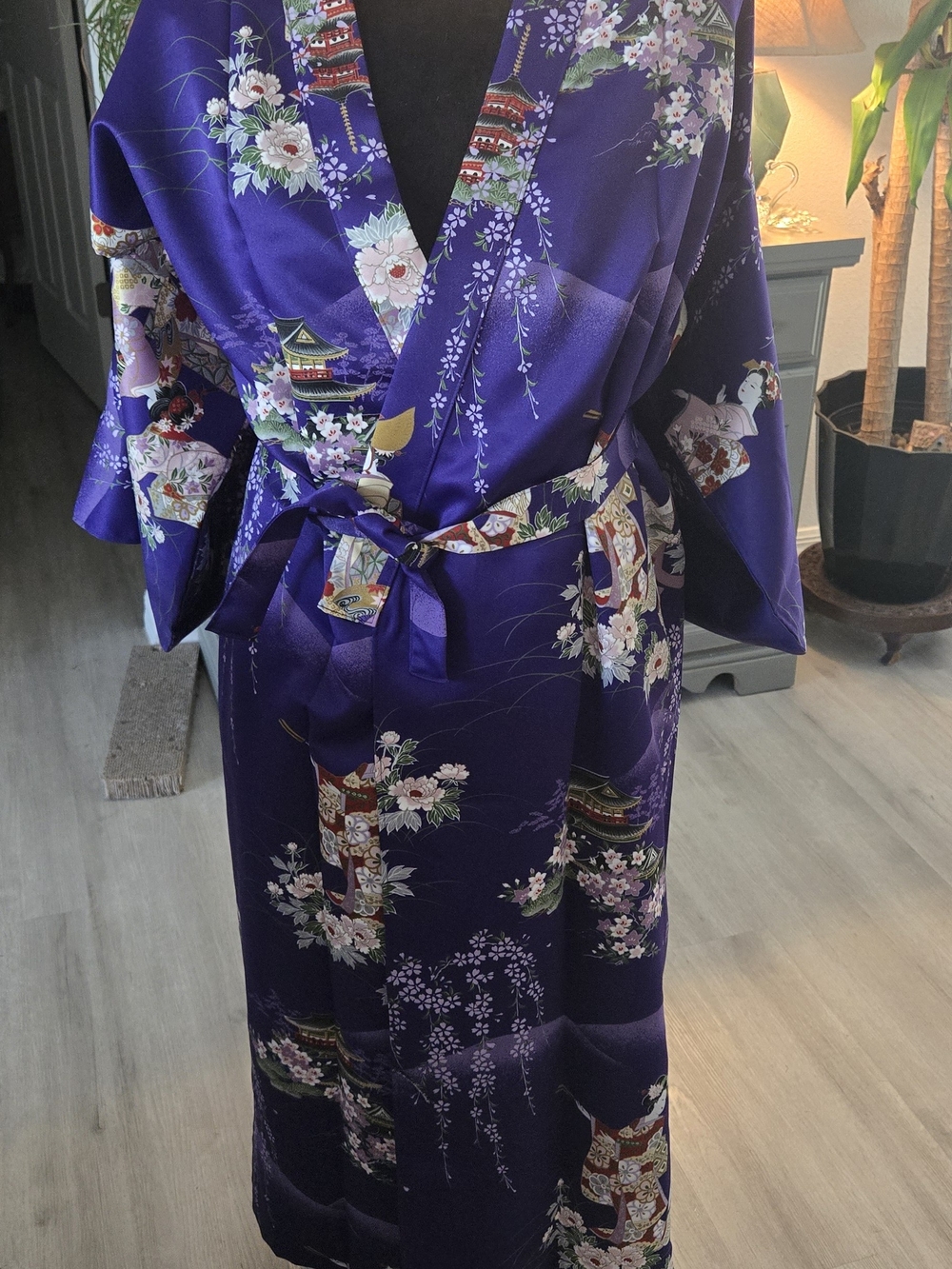 Vintage Japanese Purple Satin Kimono Robe NWOT Deadstock Geisha Pagoda 50